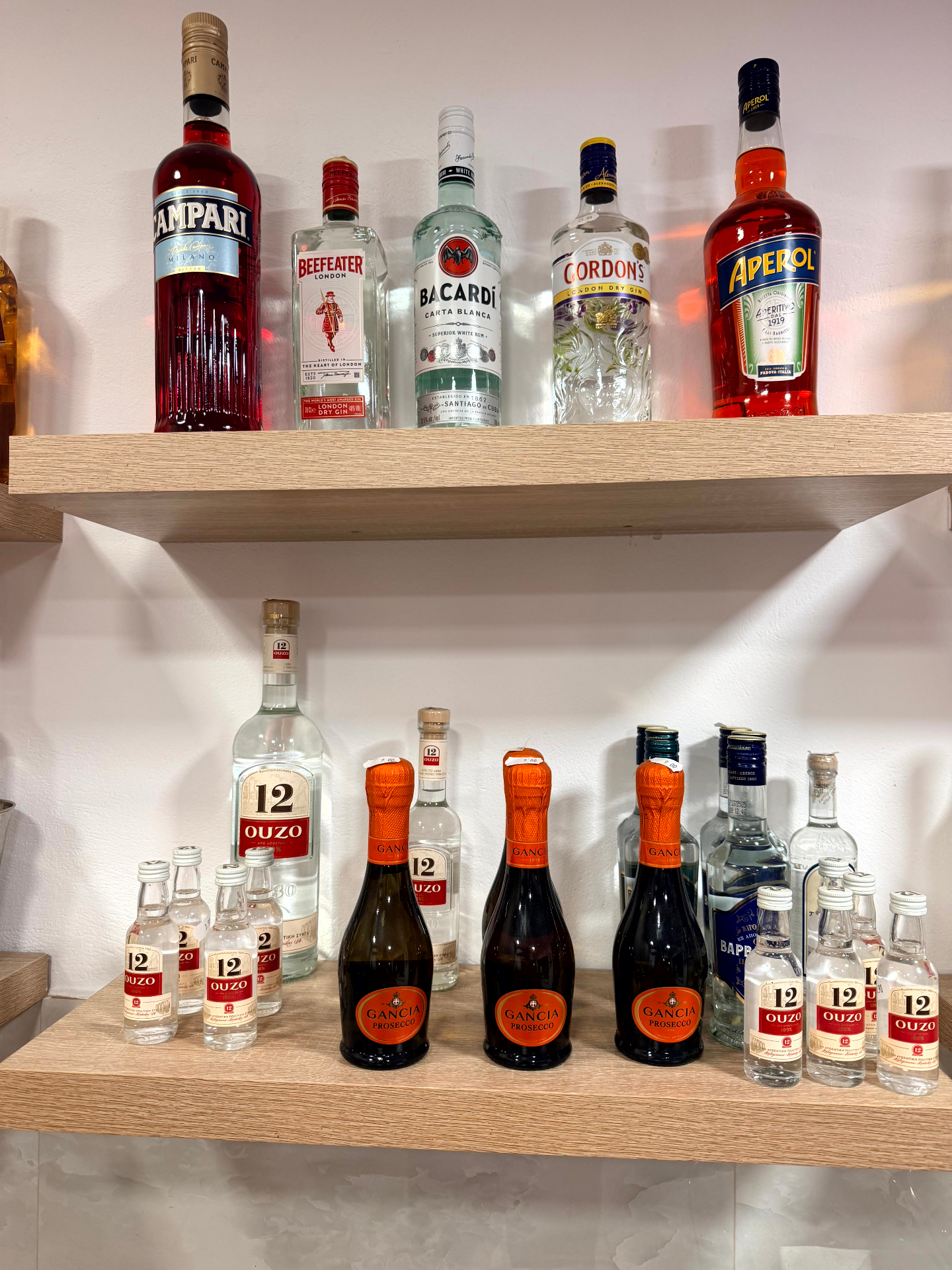 Aperol, Campari, Bacardi, Gordon's και ούζο 12